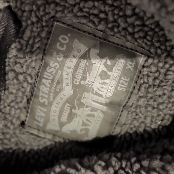 Black Levi's lined jacket xl - Picture 2 of 11